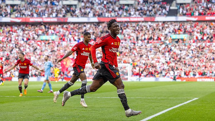 Youngster Kobbie Mainoo erzielte das 2:0 für United gegen City.
