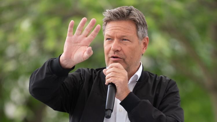 Die Hamas könne den Krieg sofort beenden, sagt Vizekanzler Habeck.