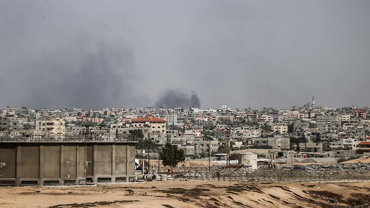 Rauchwolken steigen am 25. Mai über Rafah auf.