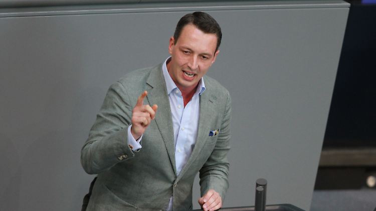 Helferich soll unter anderem wiederholt und gezielt "Fehltritte oder vermeintliche Fehltritte anderer Parteimitglieder" platziert haben.