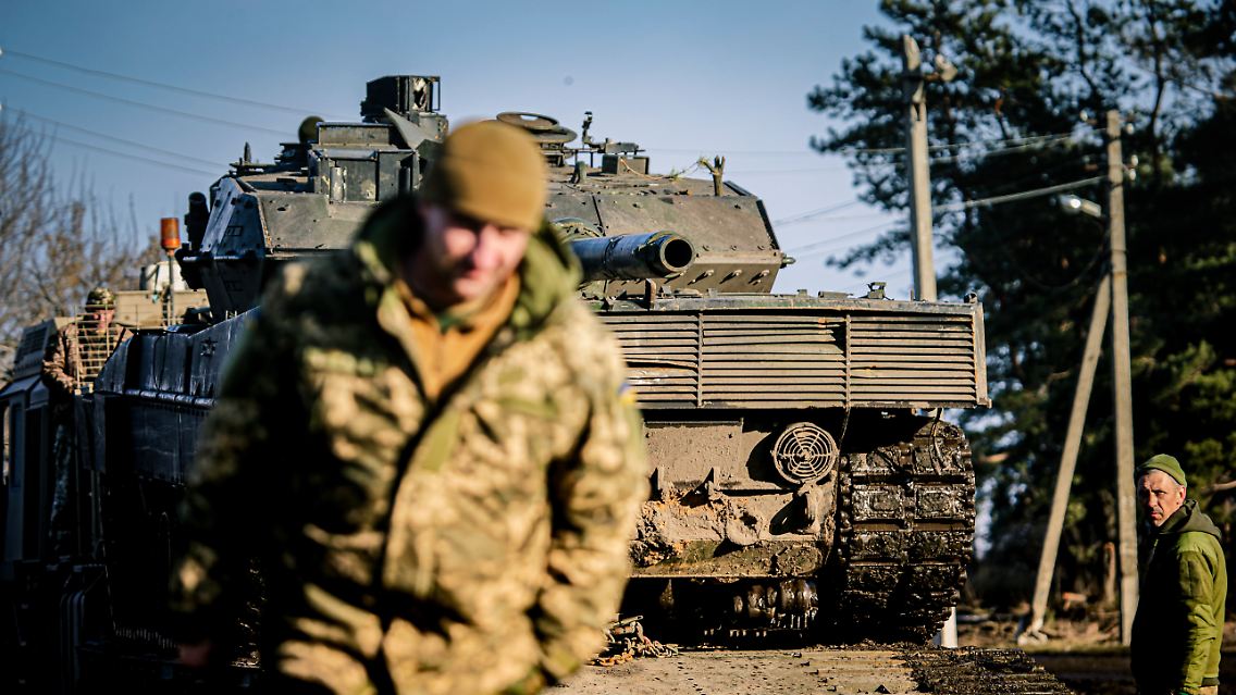 Die Ukraine hat aus mehreren Ländern diverse Leopard-Modelle erhalten - bräuchte für mögliche Gegenoffensiven aber noch deutlich mehr.