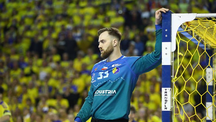Andreas Wolff steht mit leeren Händen da.