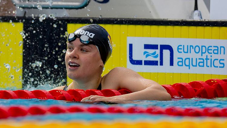 Zoe Vogelmann steigt endgültig aus dem Becken.