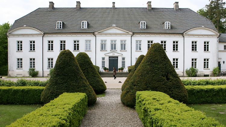 Das Hauptgebäude des Internats Louisenlund. Dort sollen minderjährigen Eliteschüler "Ausländer raus. Deutschland den Deutschen" gesungen haben. 