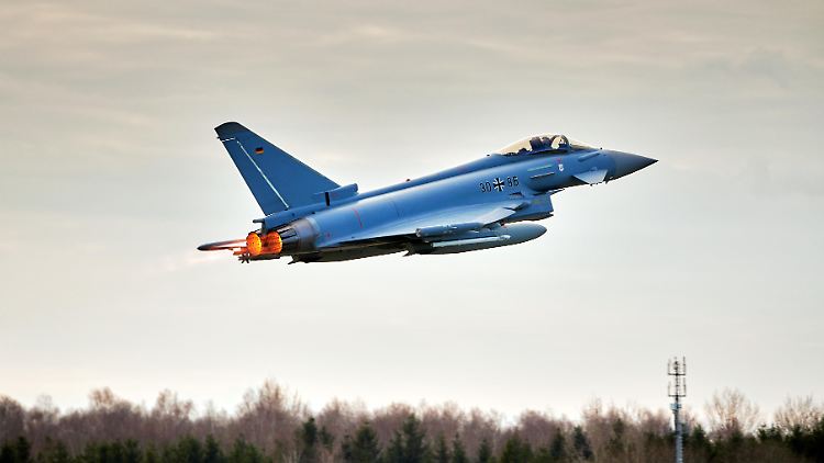 Ein Eurofighter (hier ein Modell der Luftwaffe) kollidierte mit der Drohne beim Landeanflug.
