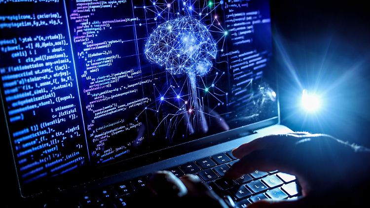 Einige KI-Experten warnen schon lange, die rasante Entwicklung Künstlicher Intelligenz könne zu autonomer Software führen, die sich der Kontrolle der Menschen entziehe.