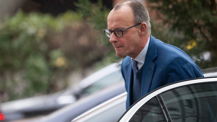 CDU-Chef Merz will auch künftig aus Autos mit Verbrennungsmotor steigen können. 