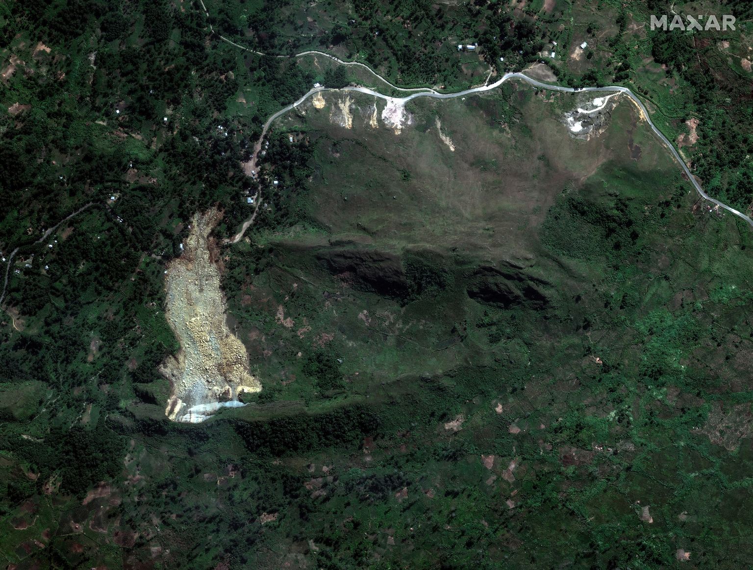 Satellitenaufnahmen zeigen mehrere Tage nach dem gewaltigen Erdrutsch in Papua-Neuguinea das enorme Ausmaß der Naturkatastrophe.