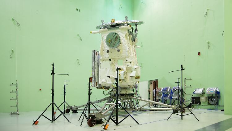 Wenn die Solarpanele von "Earthcare" ausgeklappt sind, ist der Orbiter rund 17 Meter lang, 2,5 Meter breit und 3,5 Meter hoch.