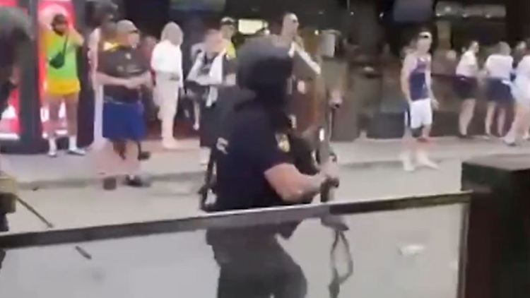 Mallorca_Fans_Polizei.JPG