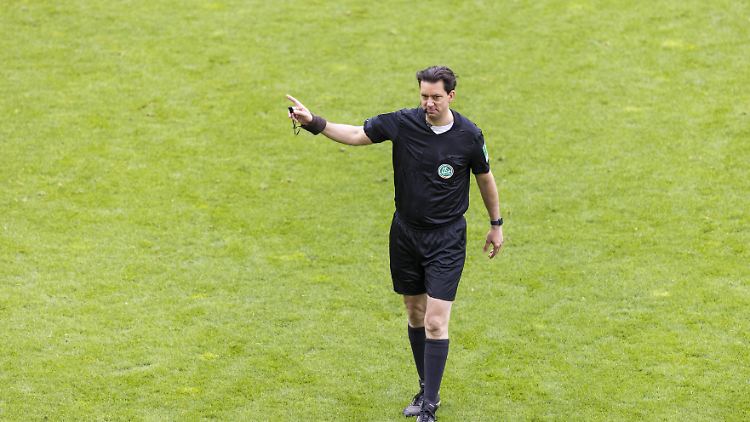 Manuel Gräfe darf nicht mehr pfeifen.