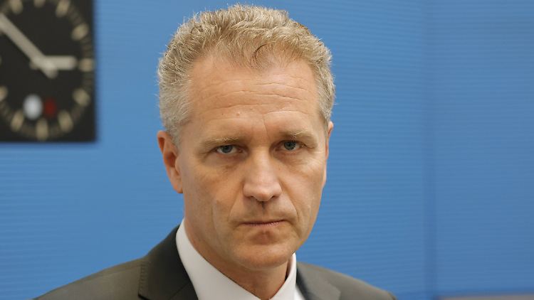 Bei den Durchsuchungen seiner Immobilien stießen Ermittler auch auf eine Wohnung, in der Bystron offenbar gar nicht lebt. 