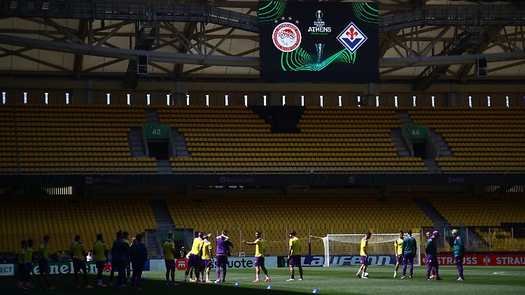 Die AC Florenz beim Training im Finalstadion.