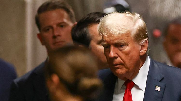 Hörte sich alles von der Anklagebank aus an: Donald Trump.