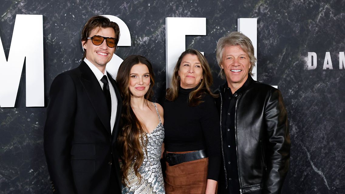 Jon Bon Jovi mit seiner Frau Dorothea Rose Hurley, Sohn Jake und Schwiegertochter Millie Bobby Brown.