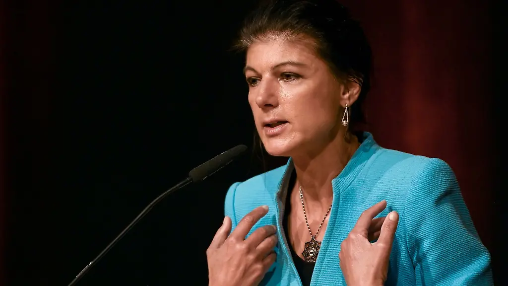 Sahra-Wagenknecht-Die-Linke-bei-ihrem-Auftritt-im-Steintor-Variete-Halle