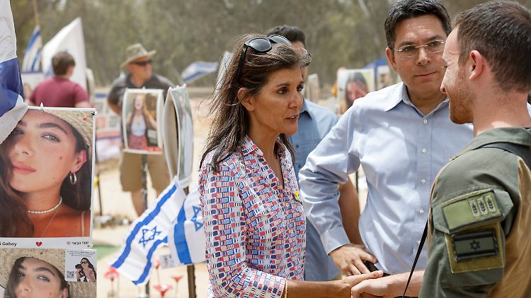 Haley besuchte auch das Festivalgelände, auf dem im vergangenen Oktober etliche Menschen von der Hamas getötet wurden. 