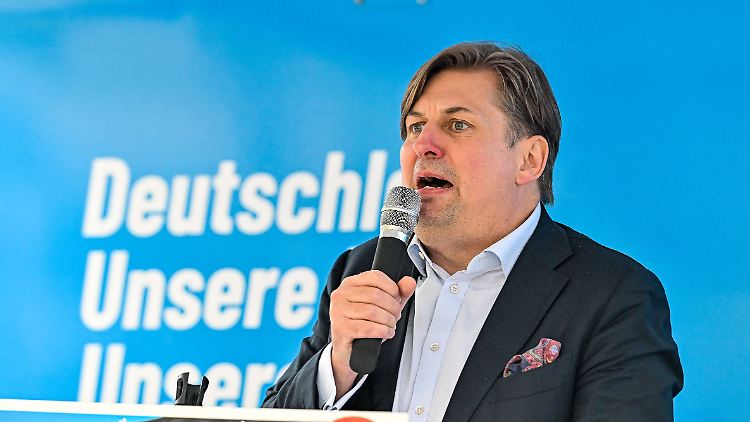Krah versucht den Eindruck zu verwischen, die abermalige Razzia im EU-Parlament habe etwas mit ihm zu tun.