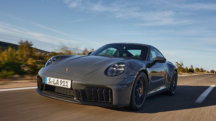 Porsche bringt Ende 2024 den 911 GTS mit neuem T-Hybrid-Antrieb auf den Markt.