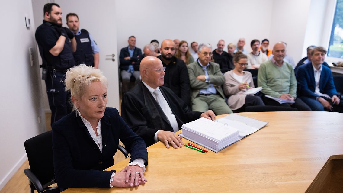 Baum nahm als Angehörige der sehr konservativen Werteunion bei dem Treffen teil.