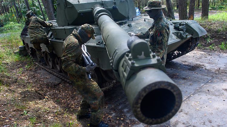 Bislang findet die Ausbildung ukrainischer Soldaten außerhalb der Ukraine statt - hier etwa auf dem Truppenübungsplatz Klietz. 