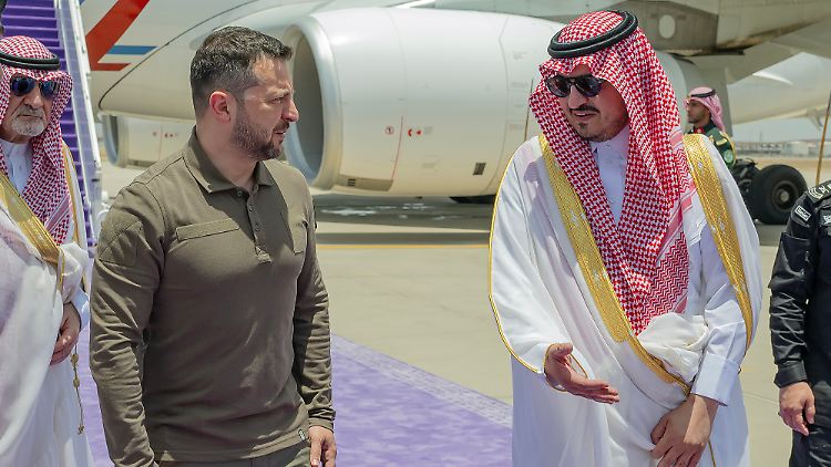 Selenskyj (l.) nahm im Mai 2023 bereits am Gipfeltreffen der Arabischen Liga in Saudi-Arabien teil. 