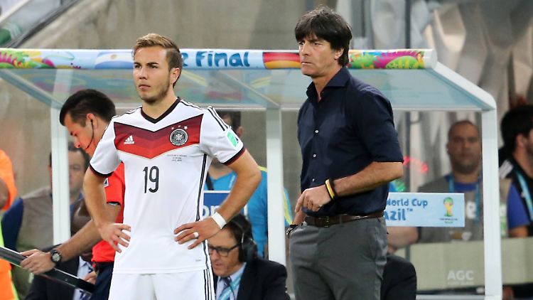 Bald-Torschütze Götze und Bundestrainer Löw im WM-Finale 2014.
