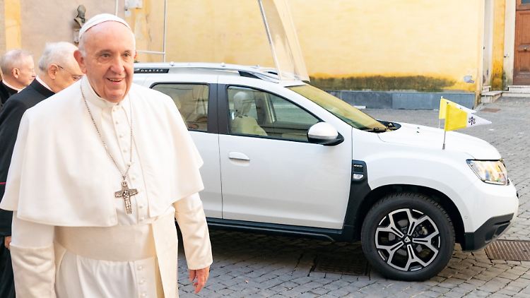 Als Papamobil für Papst Franziskus kam der Dacia Duster der dritten Generation ab 2019 zum Einsatz.