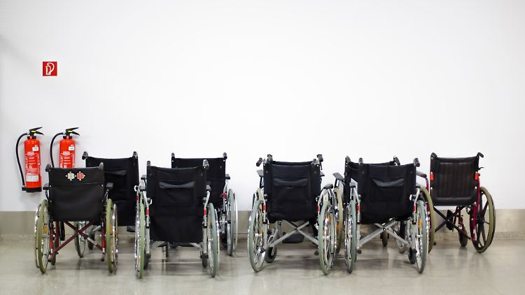 Die klassische Altenpflege wird in Deutschland primär in Heimen oder von ambulanten Pflegediensten geleistet.