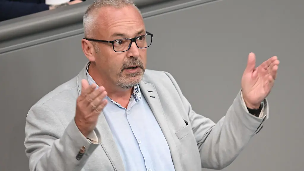 Alexander-Ulrich-Die-Linke-spricht-im-Bundestag