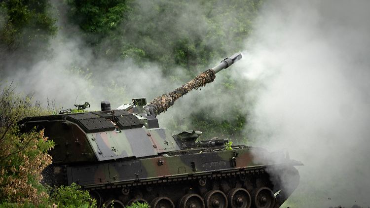 150 Millionen Euro sind die zwölf Panzerhaubitzen 2000 wert, die Deutschland der Ukraine liefern wird. 