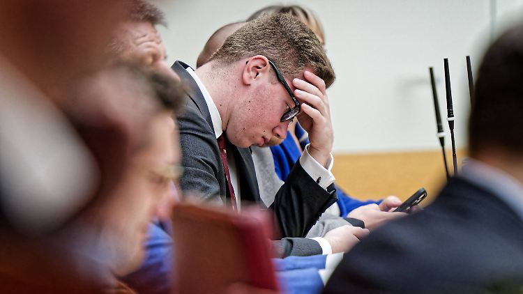 Zusätzlich läuft auch ein Parteiausschlussverfahren gegen den AfD-Politiker.