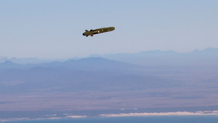 Taurus-Lenkflugkörper werden von Kampfjets aus abgeschossen, wie diese von der Bundeswehr herausgegebene Aufnahme zeigt.