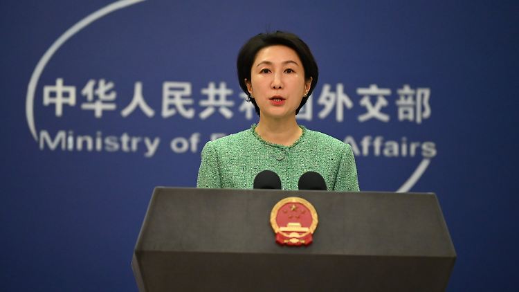 Die Sprecherin des chinesischen Außenministeriums, Mao Ning, spricht im Februar bei einem Briefing.