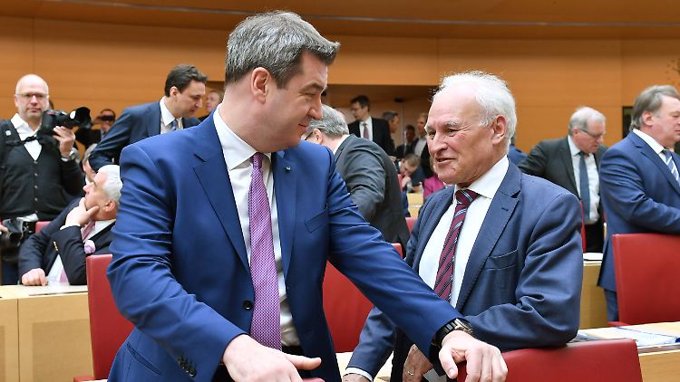Huber (r.) legt Söder beim Thema Grüne einen Kurswechsel nahe.