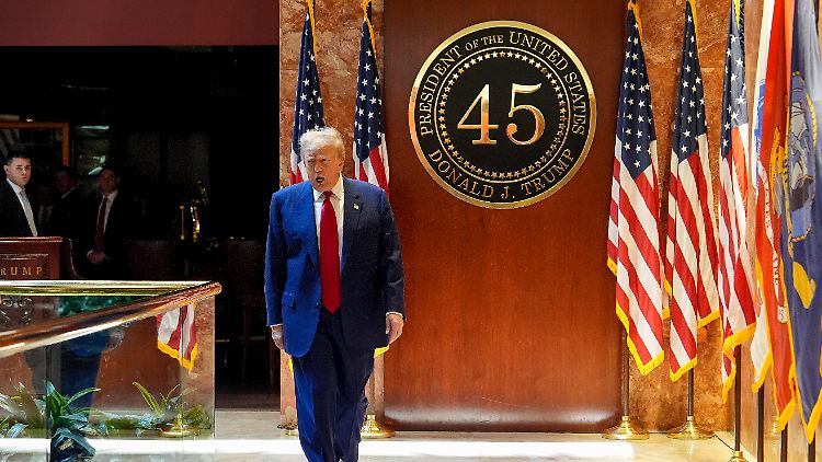 Der ehemalige US-Präsident Donald Trump hat die Presse in den Trump Tower eingeladen.