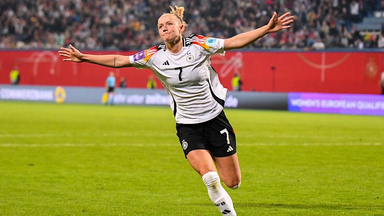 Jubelt nach der 2:1-Führung: Lea Schüller.