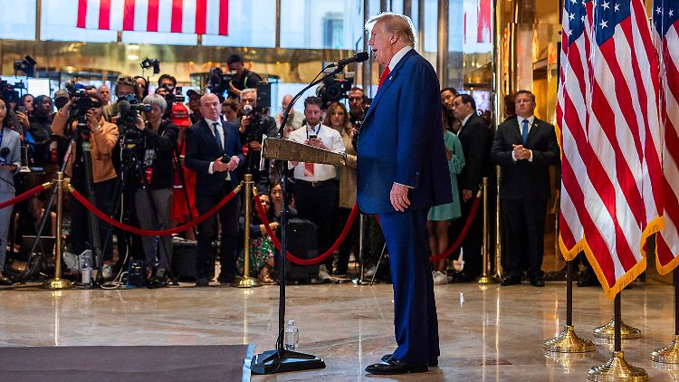 Mitteilungsbedürftig: Trump im Foyer des Trump Towers. 
