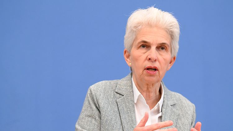 "Der russische Angriff gegen uns hat bereits begonnen", sagte Strack-Zimmermann und verwies auf Cyberangriffe, Spionage und gezielt ausgelöste Fluchtbewegungen.