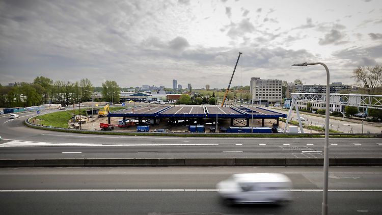 An der Baustelle wird ein Viadukt ersetzt.