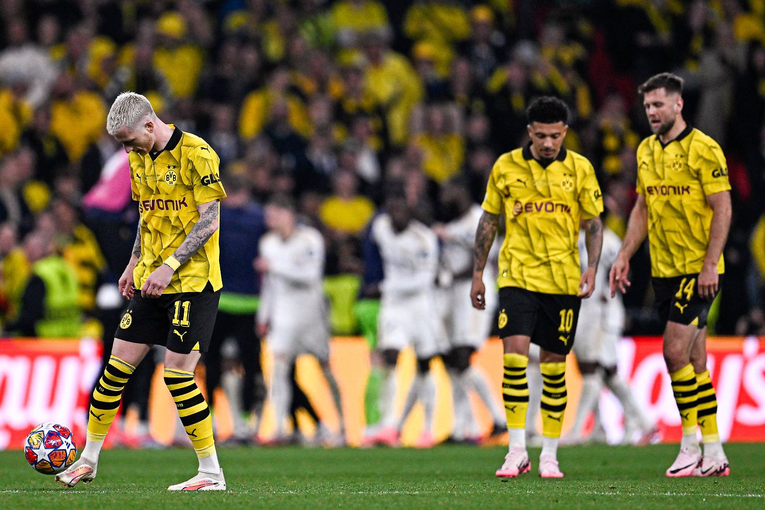 Borussia Dortmund hat den Henkelpott vor Augen, greift aber nicht zu: Der BVB scheitert nach einem leidenschaftlichen Kampf um Europas Fußball-Krone am "Endgegner" Real Madrid.