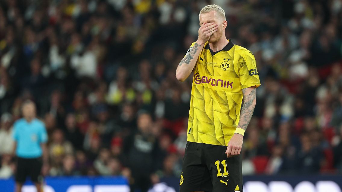 Einen Tag nach seinem 35. Geburtstag wurde Reus in seinem letzten Einsatz für den BVB nach der Pause eingewechselt.