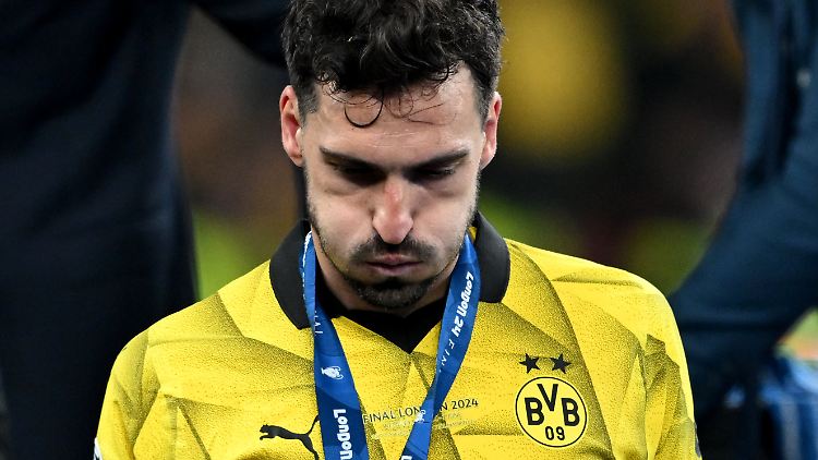 Mats Hummels muss nach der bitteren Niederlage erstmal kräftig durchpusten.
