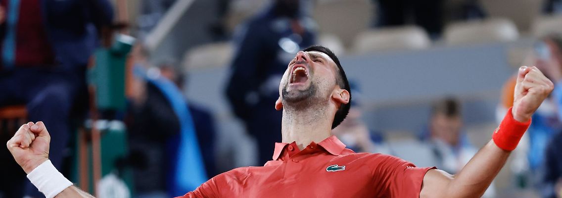 Mit seinem 369. Sieg in einem Grand-Slam-Match stellt Novak Djokovic den Rekord der Schweizer Tennis-Ikone Roger Federer ein.
