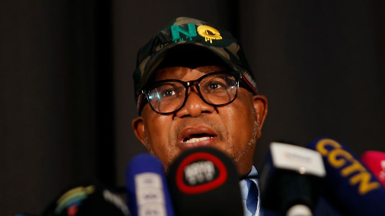 Der Generalsekretär des Afrikanischen Nationalkongresses (ANC), Fikile Mbalula, informiert die Medien über die Ergebnisse der Wahlen.