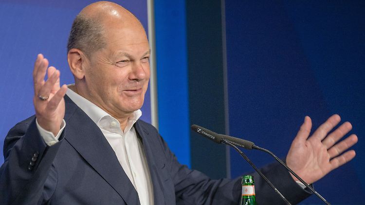 Ostdeutschland habe sich seinen Standortvorteil selbst geschaffen, lobt Kanzler Scholz.