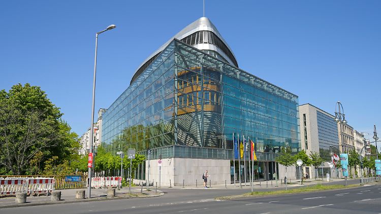 Die Cyberattacke auf die CDU alarmiert den Verfassungsschutz, der eine Warnung an alle Parteien des Deutschen Bundestages herausgibt. 