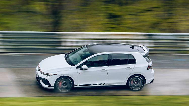 Volkswagen hat die geliftete Version des Golf GTI Clubsport beim 24-Stunden-Rennen auf dem Nürburgring präsentiert.