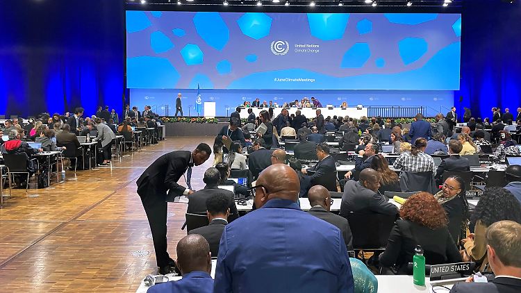 Delegierte aus fast allen Ländern der Welt beraten in Bonn zur Vorbereitung der Weltklimakonferenz im November.