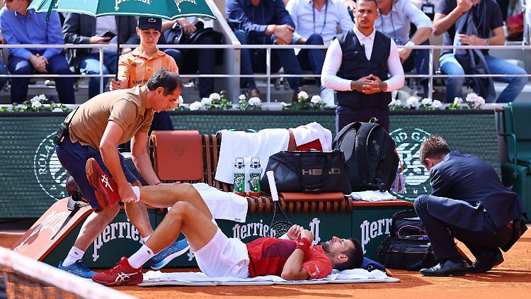 Novak Djokovic musste sich behandeln lassen.